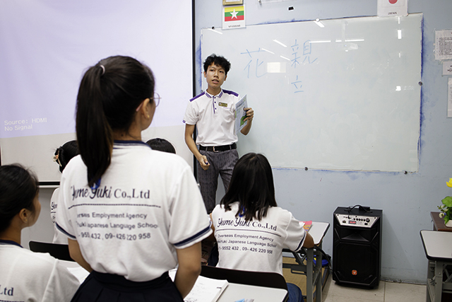 yumeyuki teacher explain about recruitment